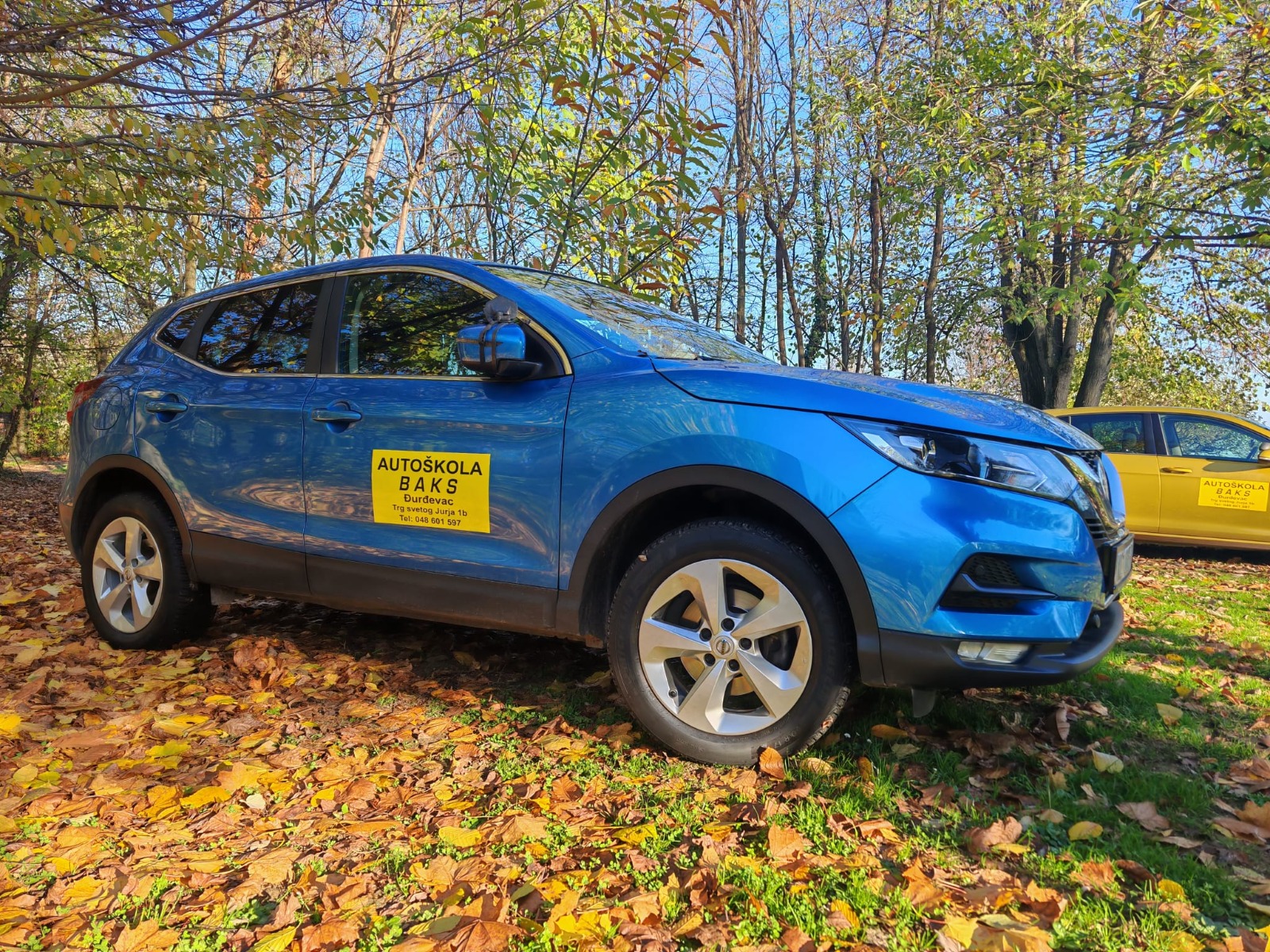 Plavi Nissan Qashqai Autoškole Rally za obuku B kategorije