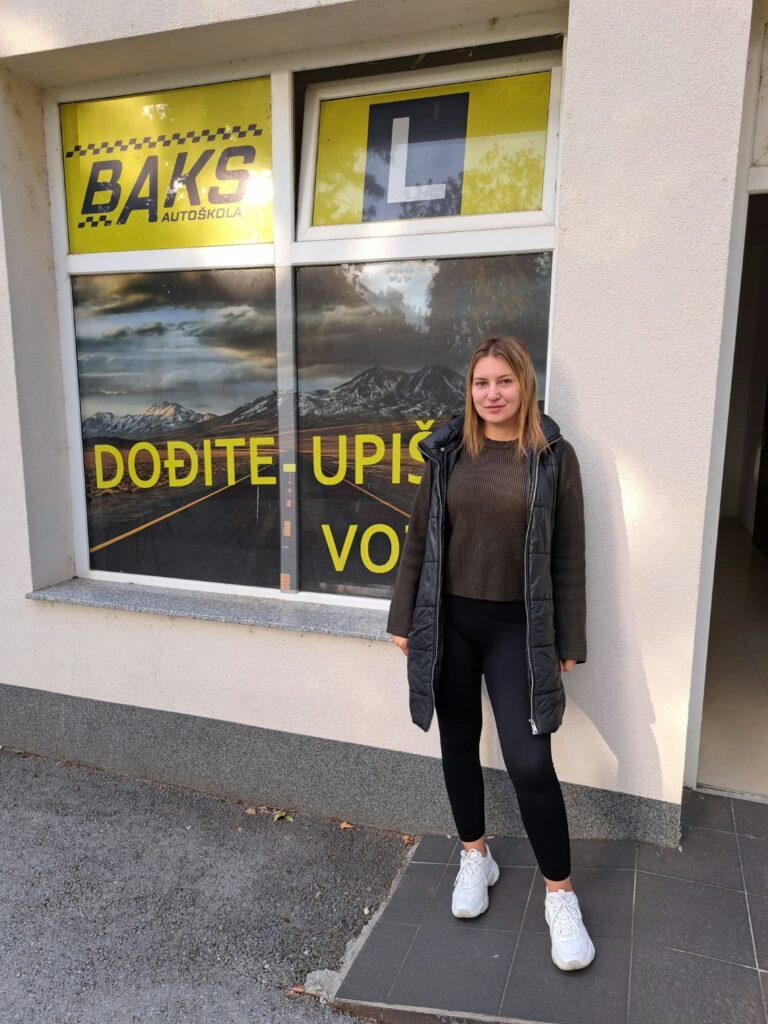 Ispred poslovnice Autoškole Rally (Baks) u Đurđevcu